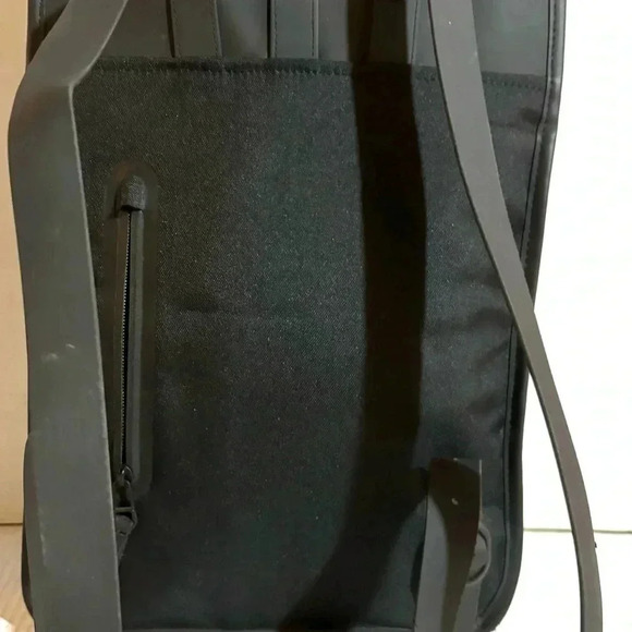Rains unisex rucksack mit karabinerverschluss black rubber & canvas backpack - Picture 3 of 10